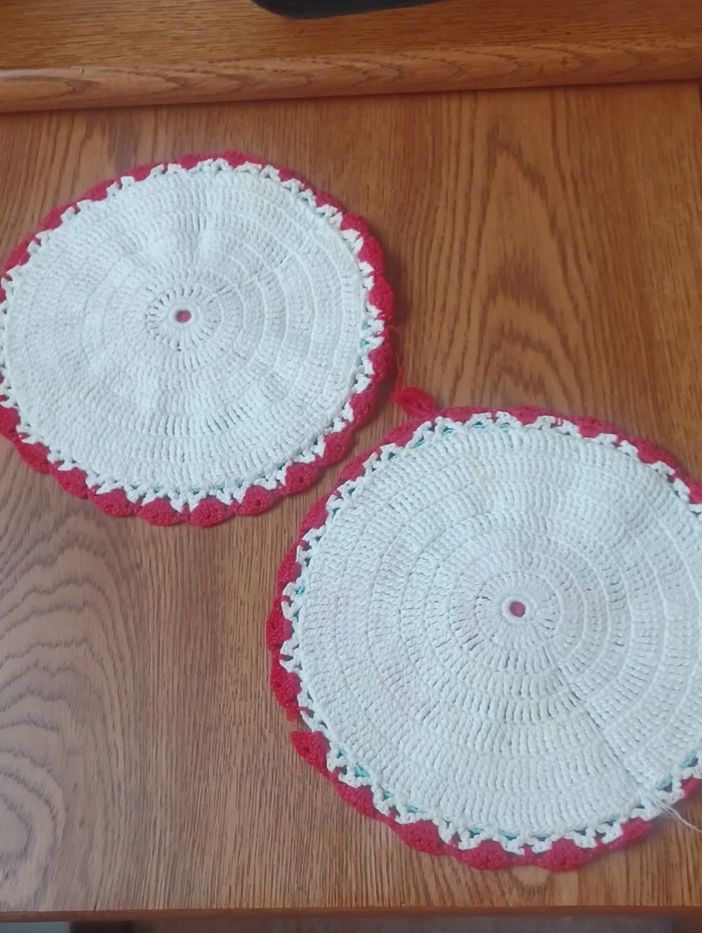 2 VINTAGE POT HOLDRRS